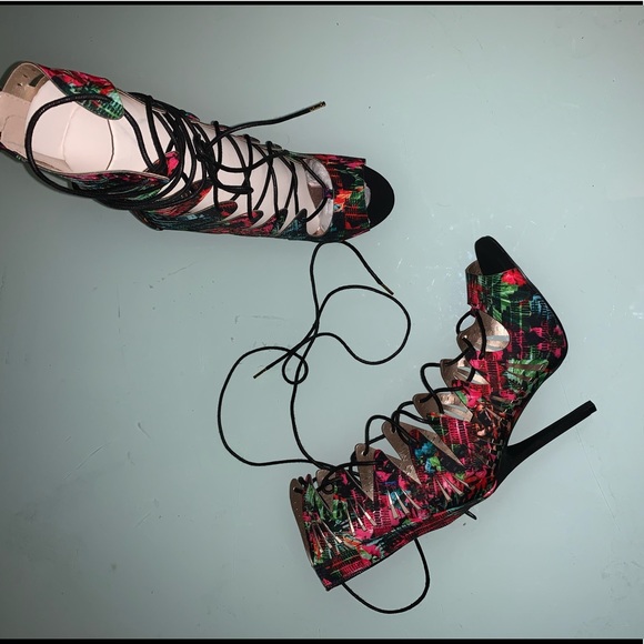 New Tie up heels - Picture 2 of 2